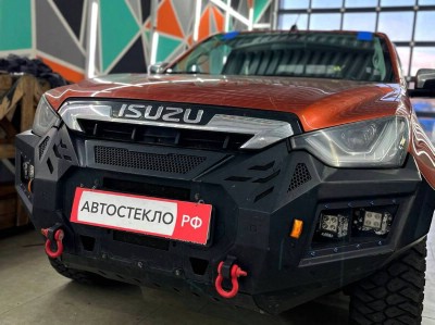 Установка автостекла на Isuzu