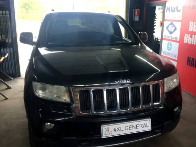 Ремонт скола лобового стекла Jeep Grand Cherokee -