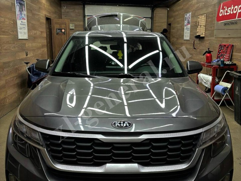 Установка лобового стекла Kia Seltos 2019-