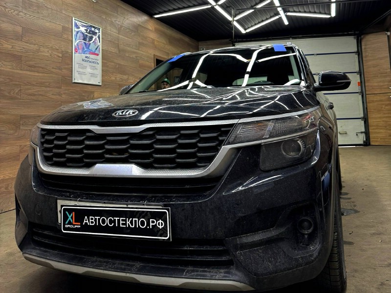Установка лобового стекла Kia Seltos 2019-
