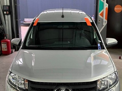 Установка лобового стекла Lada Largus -