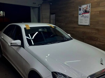Установка лобового стекла Mercedes-Benz E-Class W 212 2009-2016