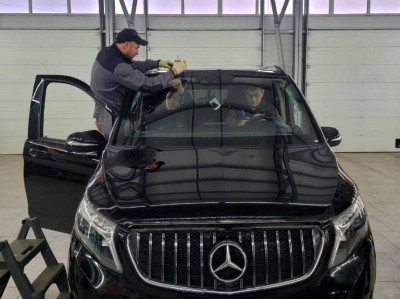Установка лобового стекла Mercedes-Benz Vito W447 2014-