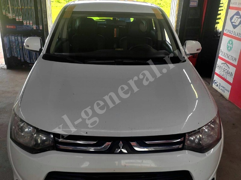 Установка лобового стекла Mitsubishi Outlander 2013-