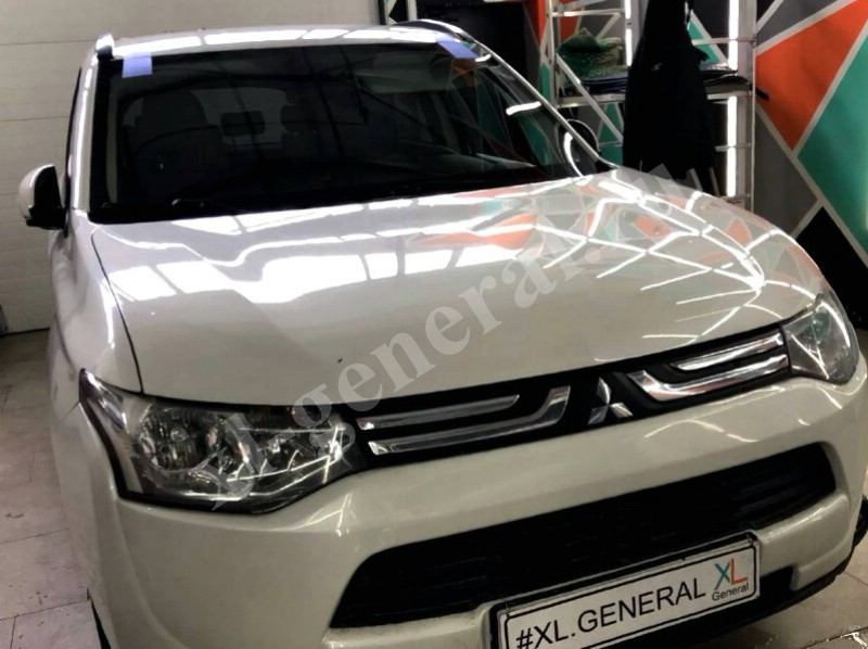 Установка лобового стекла Mitsubishi Outlander 2020-