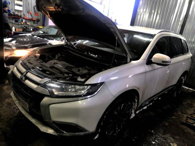 Установка лобового стекла Mitsubishi Outlander III 2015-2018