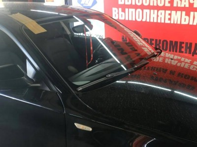Установка лобового стекла BMW 1 -