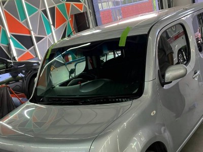 Установка лобового стекла Nissan Cube -