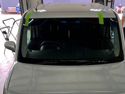 Установка лобового стекла Nissan Cube -