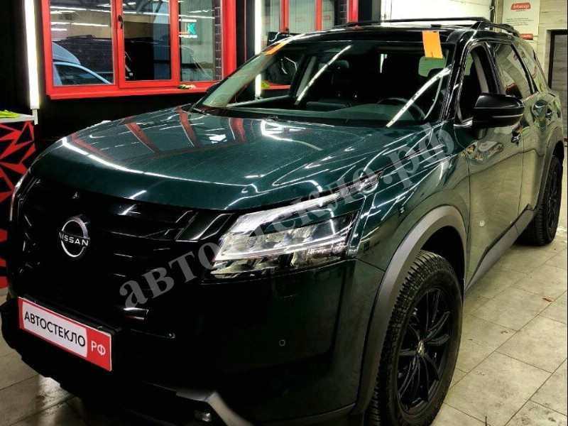 Установка автостекла Nissan Pathfinder 2021-2025
