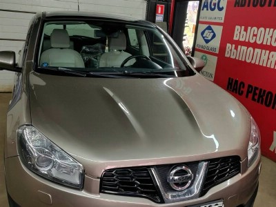 Установка лобового стекла Nissan Qashqai I 2006-2013