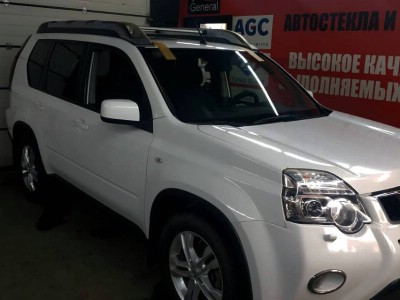 Установка лобового стекла Nissan X-Trail T31 -