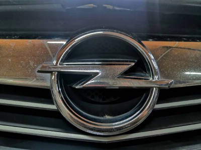 Установка лобового стекла Opel Astra -