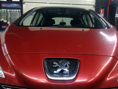 Установка лобового стекла Peugeot 308 2007-2014