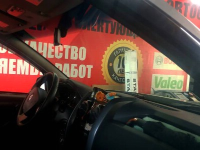 Установка лобового стекла Renault Duster 2009-