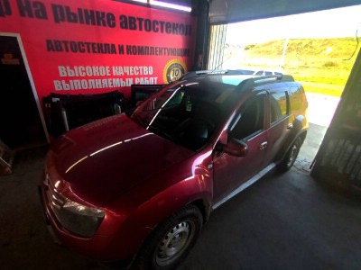 Установка лобового стекла Renault Duster 2010-