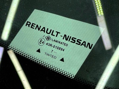 Установка лобового стекла Renault Duster 2010-2015