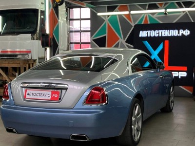 Установка лобового стекла Rolls-Royce Wraith -