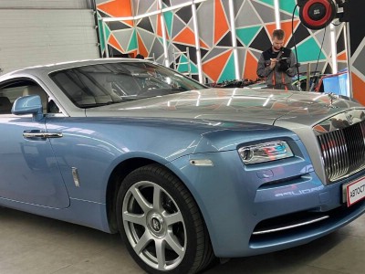 Установка лобового стекла Rolls-Royce Wraith -