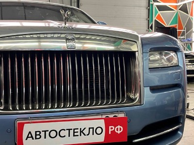 Установка лобового стекла Rolls-Royce Wraith -