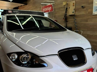 Установка лобового стекла Seat Leon 2008-2013