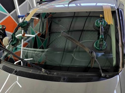 Установка лобового стекла Skoda Fabia II 2007-2014