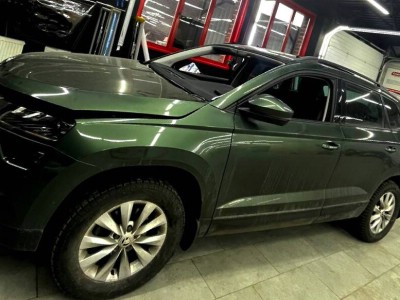 Установка лобового стекла Skoda Karoq -