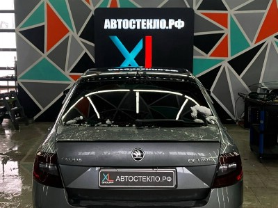 Установка лобового стекла Skoda Octavia A7 -