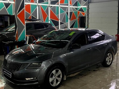 Установка лобового стекла Skoda Octavia A7 -