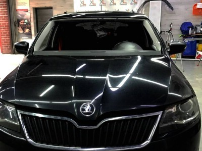 Установка лобового стекла Skoda Rapid -