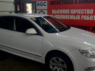 Установка лобового стекла Skoda Superb -