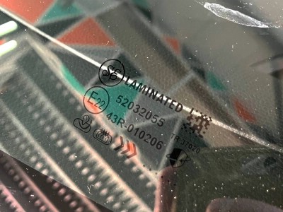 Установка лобового стекла Suzuki Swift -