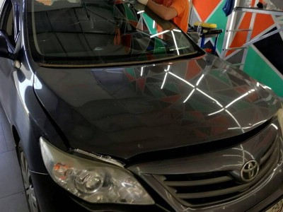 Установка лобового стекла Toyota Corolla E150 -