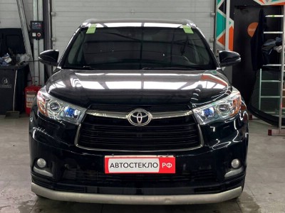 Установка лобового стекла Toyota Highlander -