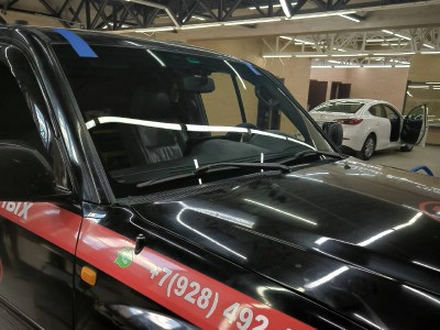 Установка лобового стекла Toyota Land Cruiser J100 1998-2003