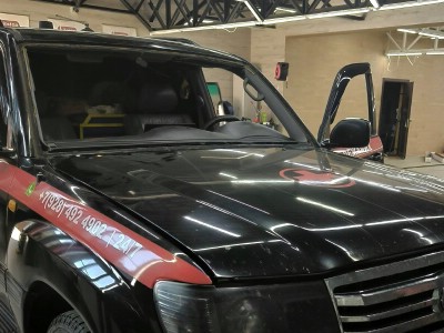 Установка лобового стекла Toyota Land Cruiser J100 1998-2003
