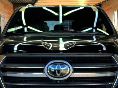 Установка лобового стекла Toyota Land Cruiser J200 2008-2020