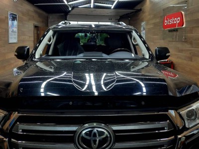 Установка лобового стекла Toyota Land Cruiser J200 2012-2021