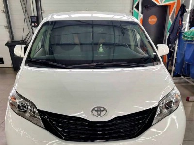 Установка лобового стекла Toyota Sienna III 2010-2020
