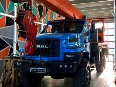 Установка лобового стекла Урал NEXT -