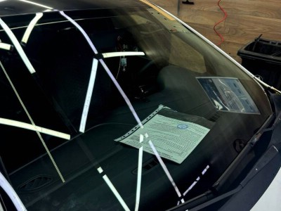 Установка лобового стекла Volkswagen Polo 2009-2020