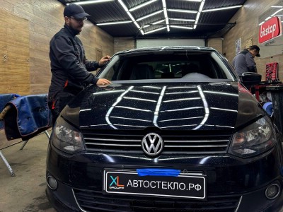 Установка лобового стекла Volkswagen Polo 2009-2020