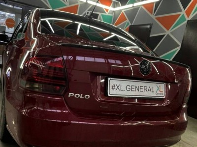 Установка лобового стекла Volkswagen Polo 2015-