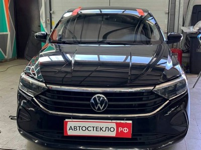 Установка лобового стекла Volkswagen Polo -