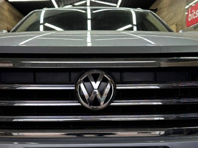 Установка лобового стекла Volkswagen Touareg -