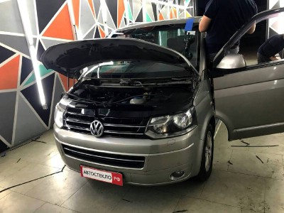 Установка лобового стекла Volkswagen Transporter 2009-