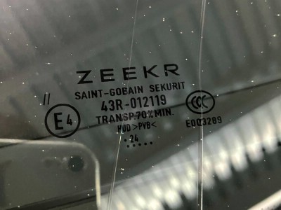 Установка лобового стекла Zeeker 001 -