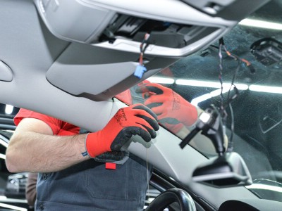 Переустановка и/или переклейка автостекла