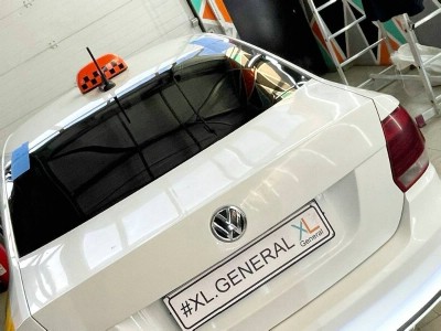 Установка заднего стекла Volkswagen Polo 4D SED 2010-